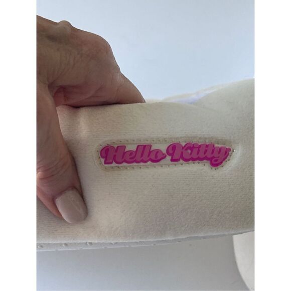 Hello Kitty by Sanrio Slippers, Size Medium (7-8) - Picture 2 of 5